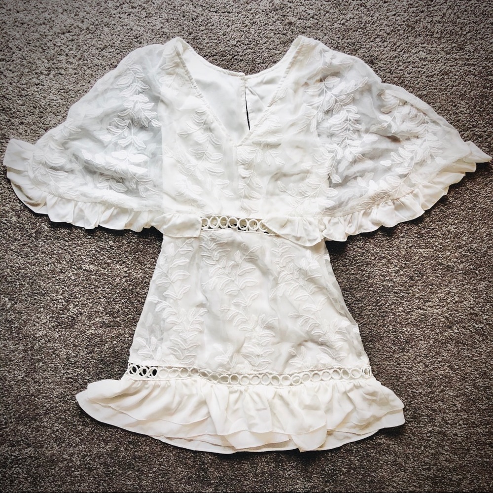 NWT NLW Sheer Short White Paisley V-neck Dress Small Festival, Vacation